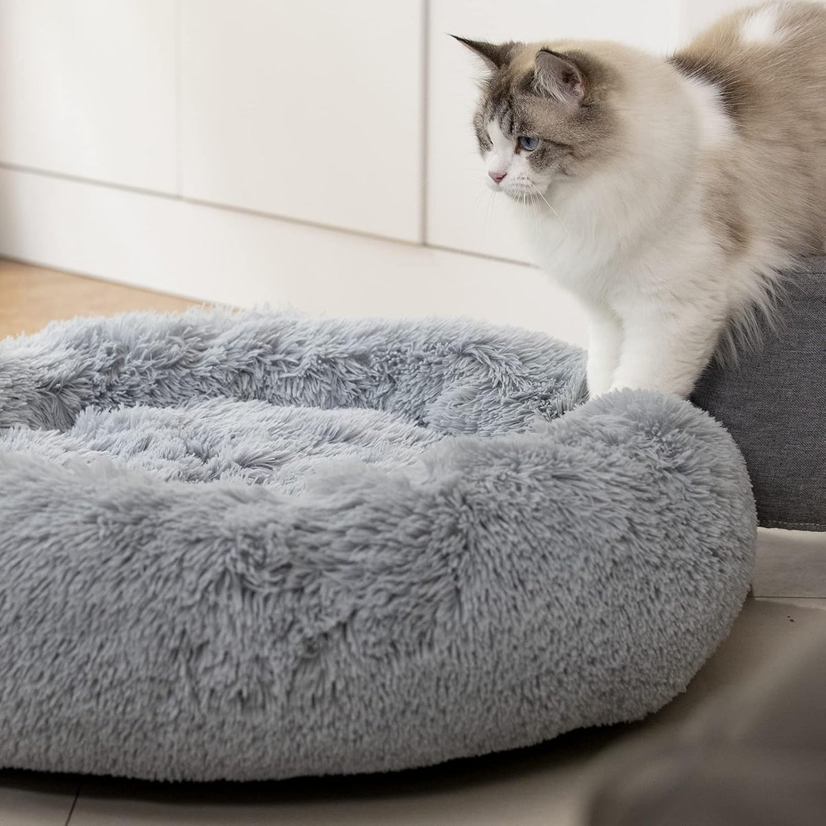 Anti-Anxiety Round Fluffy Plush Faux Fur Washable Dog and Cat Bed for Small, Medium, and Large Pets, Designed to Relieve Joint Discomfort and Enhance Sleep Quality (20", Light Grey)