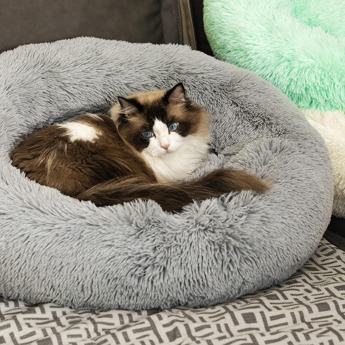 Anti-Anxiety Round Fluffy Plush Faux Fur Washable Dog and Cat Bed for Small, Medium, and Large Pets, Designed to Relieve Joint Discomfort and Enhance Sleep Quality (20", Light Grey)